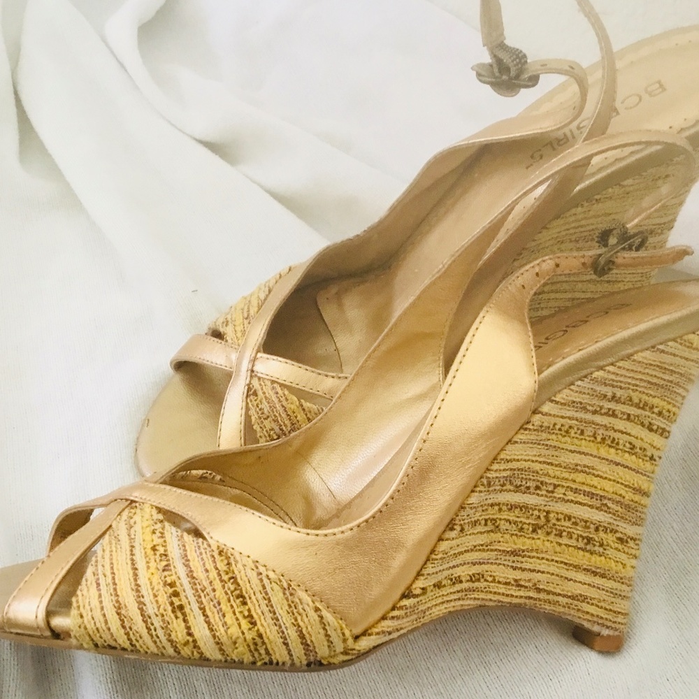 Pretty Golden Linen and Leather Slingback Wedge-Heeled Sandals!!!